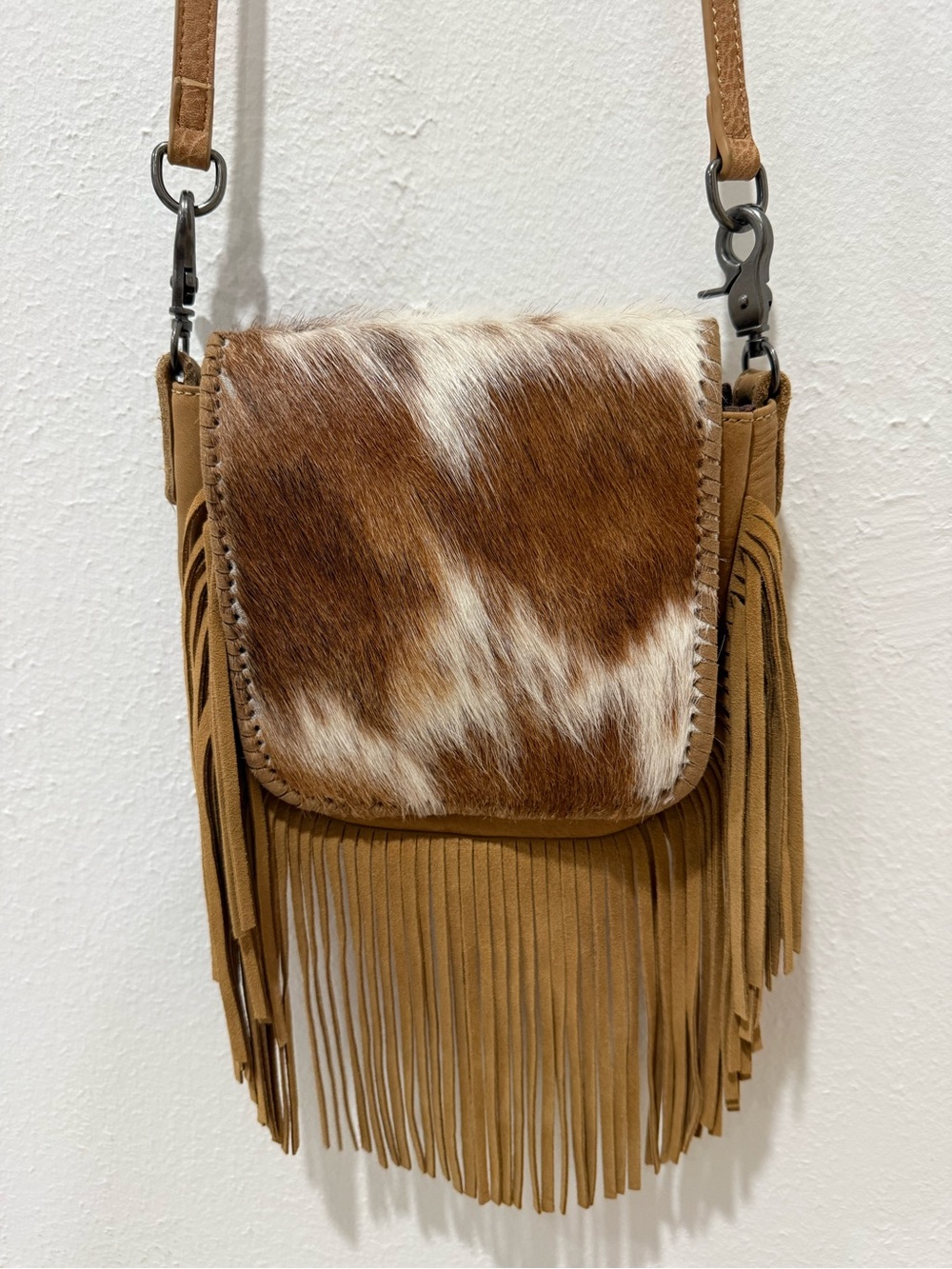 Montana West Fringe Cowhide Crossbody Bag in Brown and White - Picture 3 of 10